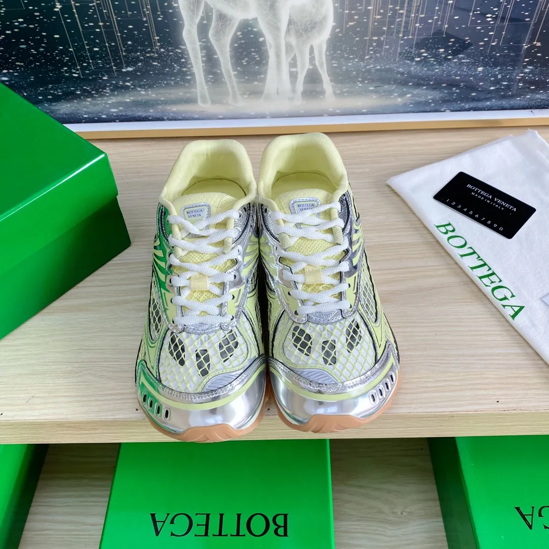 p620🐮🐮High-end version, the original 1:1 couple style new model is on the shelves🔥BV Orbit sneakers Wang Yibo's same style couple's Dad Runner sneakers, made of lightweight technical mesh fabric. Features a geometric patterned rubber outsole. The outsole is made of color-blocked TPU outsole. Size: women’s shoes 35-40, men’s shoes 39-45.